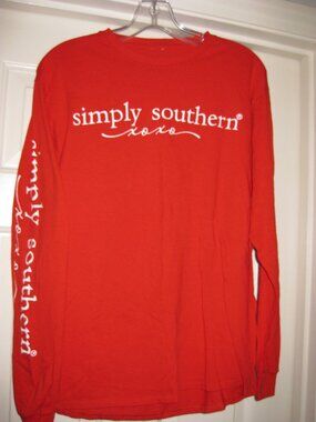 Red Simply Southern Long Sleeve XOXO Love In The Air Pig Shirt Size Medium